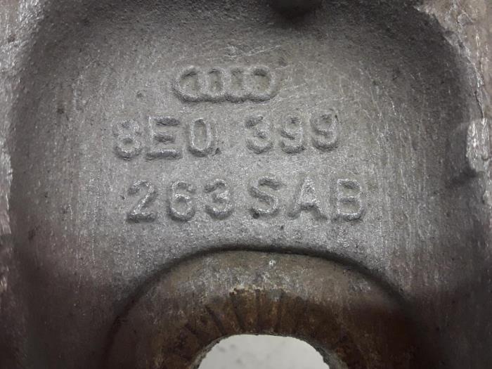 Versnellingsbak Steun van een Audi A4 Cabrio (B7) 3.0 V6 30V 2004