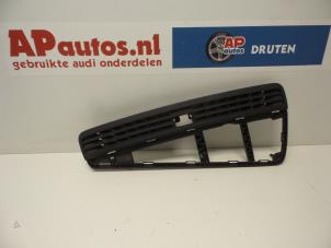 Gebruikte Luchtrooster Dashboard Audi A5 Quattro (B8C/S) 3.0 TDI V6 24V Prijs € 19,99 Margeregeling aangeboden door AP Autos