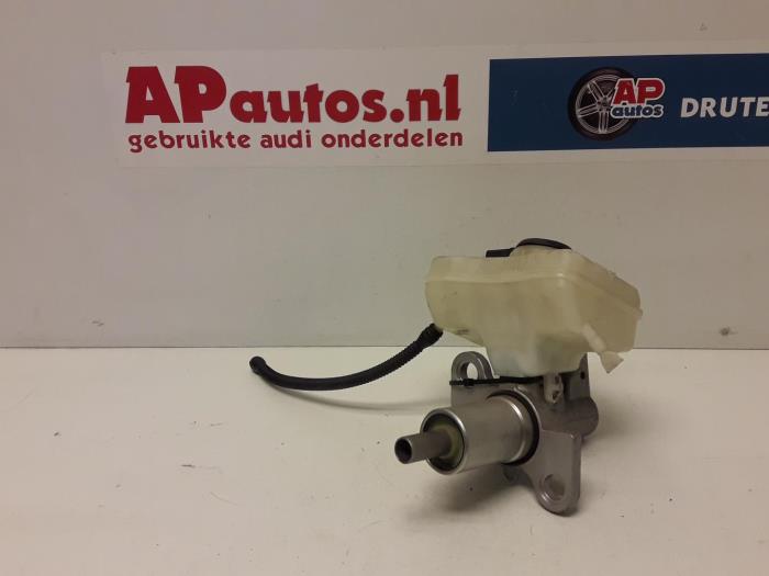 Gebruikte Hoofdremcilinder Audi A5 Quattro (B8C/S) 3.0 TDI V6 24V Prijs € 14,99 Margeregeling aangeboden door AP Auto's