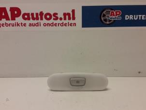 Gebruikte Binnenverlichting achter Audi A4 Avant (B8) 1.8 TFSI 16V Prijs € 15,00 Margeregeling aangeboden door AP Autos