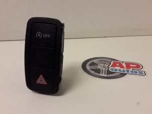 Gebruikte Alarmlicht Schakelaar Audi A1 (8X1/8XK) 1.6 TDI 16V Prijs € 14,99 Margeregeling aangeboden door AP Autos