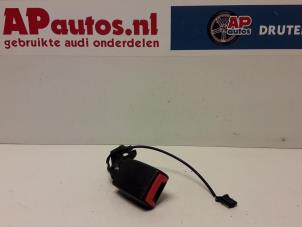 Gebruikte Veiligheidsgordel Insteek rechts-achter Audi A1 (8X1/8XK) 1.6 TDI 16V Prijs € 17,50 Margeregeling aangeboden door AP Autos