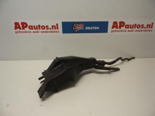 Gebruikte Koolstoffilter Audi RS 4 Avant (B5) 2.7 30V Biturbo Prijs € 20,00 Margeregeling aangeboden door AP Autos