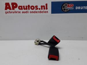 Gebruikte Veiligheidsgordel Insteek midden-achter Audi A3 (8L1) 1.6 Prijs € 35,00 Margeregeling aangeboden door AP Autos