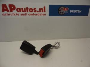 Gebruikte Veiligheidsgordel Insteek midden-achter Audi A3 Sportback (8PA) 1.6 Prijs € 25,00 Margeregeling aangeboden door AP Autos