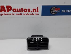 Gebruikte Luchtrooster Dashboard Audi A6 Avant Quattro (C6) 3.0 TDI V6 24V Prijs € 19,99 Margeregeling aangeboden door AP Autos