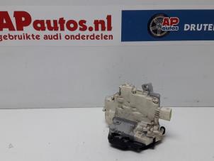 Gebruikte Portierslot Mechaniek 4Deurs rechts-achter Audi A4 (B7) 2.0 TDI 16V Prijs € 30,00 Margeregeling aangeboden door AP Autos