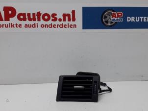 Gebruikte Luchtrooster Dashboard Audi A4 (B7) 2.0 TDI 16V Prijs € 19,99 Margeregeling aangeboden door AP Autos