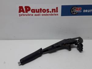 Gebruikte Handremhendel Audi A4 Avant (B5) 2.4 30V Prijs € 35,00 Margeregeling aangeboden door AP Autos