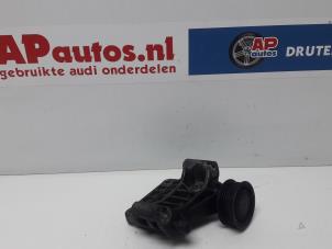 Gebruikte Dynamosteun onder Audi A6 Avant Quattro (C6) 3.0 TDI V6 24V Prijs € 25,00 Margeregeling aangeboden door AP Autos