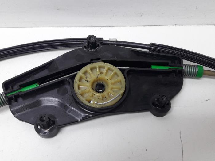 Ruitmechaniek 4Deurs rechts-voor van een Audi A4 Avant (B8) 2.0 TDI 16V 2011