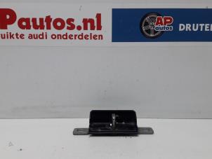 Gebruikte Achterklep Slotvanger Audi A4 Avant (B5) 2.8 V6 30V Prijs € 35,00 Margeregeling aangeboden door AP Autos
