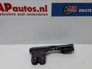 Gebruikte Slotmechaniek Achterklep Audi TT (8N3) 1.8 20V Turbo Prijs € 14,99 Margeregeling aangeboden door AP Autos