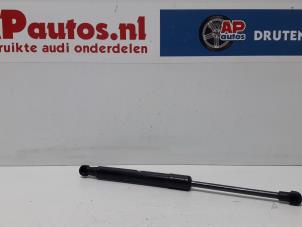 Gebruikte Gasdemper Motorkap rechts Audi A1 (8X1/8XK) 1.6 TDI 16V Prijs € 15,00 Margeregeling aangeboden door AP Autos