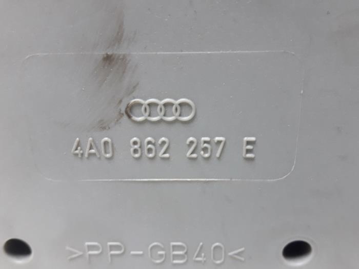 Pomp Elektrische Deurvergrendeling van een Audi Cabrio (B4) 2.0 E 1995