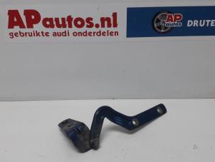 Gebruikte Scharnier Achterklep Audi TT (8N3) 1.8 20V Turbo Quattro Prijs € 14,99 Margeregeling aangeboden door AP Autos