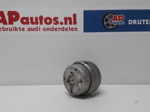 Gebruikte Motorsteun Audi A4 Avant (B7) 2.0 TDI 16V Prijs € 19,99 Margeregeling aangeboden door AP Auto's
