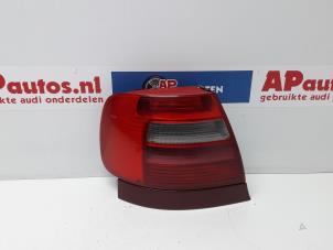 Gebruikte Achterlicht links Audi A4 (B5) 1.6 Prijs € 19,99 Margeregeling aangeboden door AP Auto's