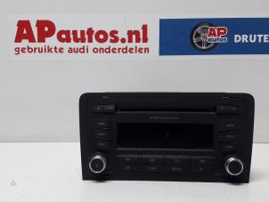 Gebruikte Radio CD Speler Audi A3 Cabriolet (8P7) 2.0 TDI 16V Prijs € 50,00 Margeregeling aangeboden door AP Autos