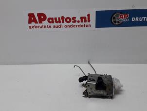 Gebruikte Portierslot Mechaniek 4Deurs links-voor Audi A6 (C4) 2.6 V6 Prijs € 29,99 Margeregeling aangeboden door AP Autos