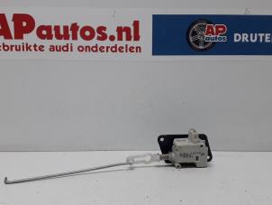 Gebruikte Centrale deurvergrendelingsmotor Audi A2 (8Z0) 1.4 16V Prijs € 25,00 Margeregeling aangeboden door AP Autos