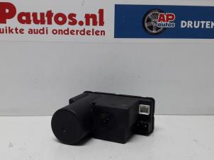 Gebruikte Deurvergrendeling Vacuumpomp Elektrisch Audi 80 Avant (B4) 2.6 E V6 Prijs € 50,00 Margeregeling aangeboden door AP Autos