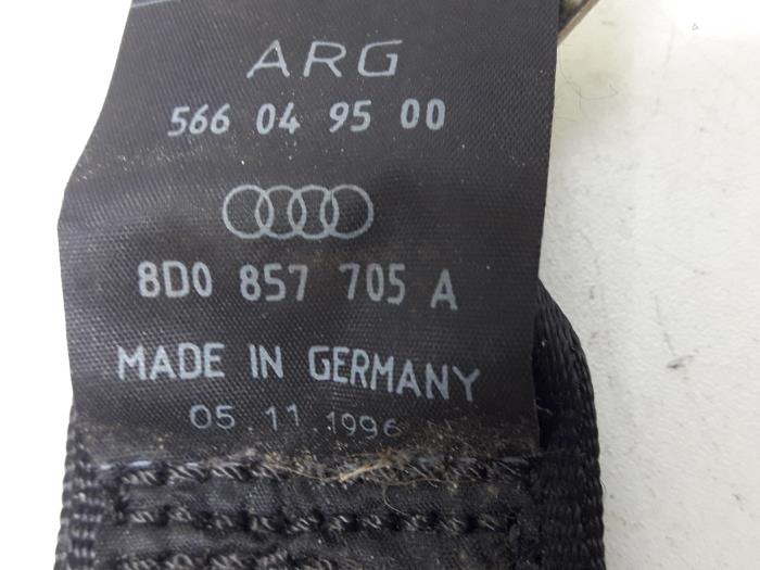 Veiligheidsgordel links-voor van een Audi A4 (B5) 1.6 1996