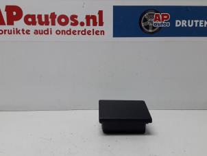 Gebruikte Asbak achter Audi Cabrio (B4) 2.0 E Prijs € 19,99 Margeregeling aangeboden door AP Autos