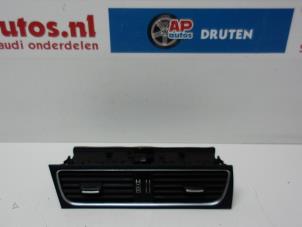 Gebruikte Luchtrooster Dashboard Audi A4 Avant (B8) 2.0 TDI 16V Prijs € 24,99 Margeregeling aangeboden door AP Autos