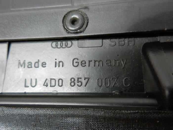Instrumentenpaneel van een Audi A8 (D2) 2.8 V6 Quattro 1995