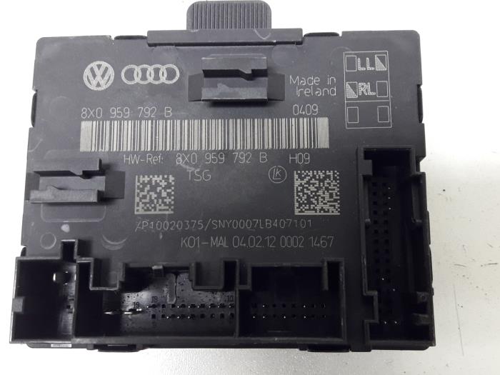 Module Centrale Deurvergrendeling van een Audi A1 Sportback (8XA/8XF) 1.6 TDI 16V 2012