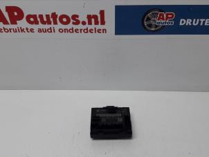 Gebruikte Centrale Deurvergrendelings Module Audi A1 Sportback (8XA/8XF) 1.6 TDI 16V Prijs € 25,00 Margeregeling aangeboden door AP Autos