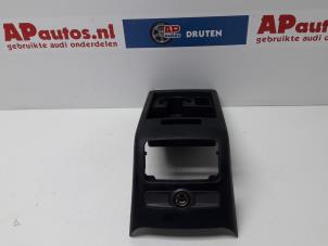 Gebruikte Middenconsoles Audi A6 Quattro (C6) 3.2 V6 24V FSI Prijs € 49,99 Margeregeling aangeboden door AP Autos