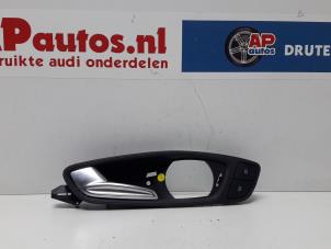 Gebruikte Deurgreep 4Deurs links-voor Audi A1 Sportback (8XA/8XF) 1.6 TDI 16V Prijs € 45,00 Margeregeling aangeboden door AP Autos