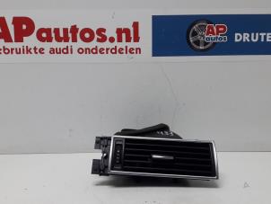 Gebruikte Luchtrooster Dashboard Audi A6 Avant (C6) 2.4 V6 24V Prijs € 19,99 Margeregeling aangeboden door AP Autos