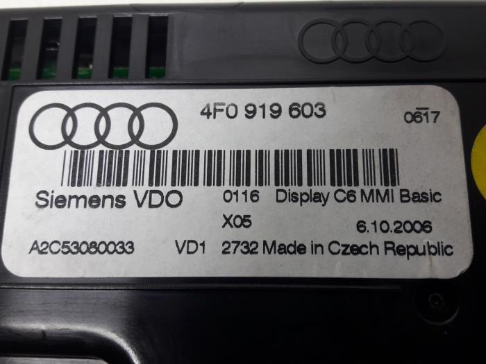 Display Interieur van een Audi A6 Avant (C6) 2.4 V6 24V 2006