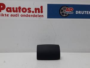 Gebruikte Asbak achter Audi A3 Sportback (8PA) 1.9 TDI Prijs € 35,00 Margeregeling aangeboden door AP Autos