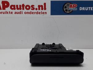 Gebruikte Asbak voor Audi TT (8N3) 1.8 T 20V Quattro Prijs € 20,00 Margeregeling aangeboden door AP Autos