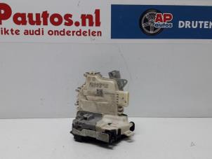 Gebruikte Portierslot Mechaniek 4Deurs rechts-voor Audi A4 Avant (B8) 2.0 TDI 16V Prijs € 45,00 Margeregeling aangeboden door AP Autos