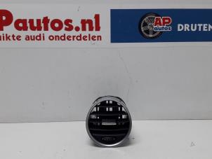 Gebruikte Luchtrooster Dashboard Audi A4 Cabrio (B7) 2.0 TFSI 20V Prijs € 19,99 Margeregeling aangeboden door AP Autos