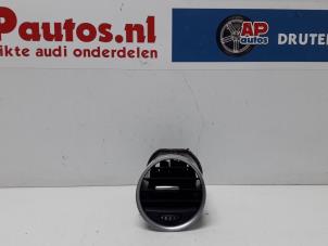Gebruikte Luchtrooster Dashboard Audi A4 Cabrio (B7) 2.0 TFSI 20V Prijs € 19,99 Margeregeling aangeboden door AP Autos