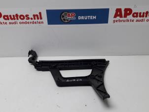 Gebruikte Bumpersteun links-achter Audi A4 Avant (B8) 2.0 TDI 143 16V Prijs € 19,99 Margeregeling aangeboden door AP Autos