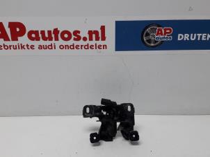 Gebruikte Slotmechaniek Motorkap Audi TT (8N3) 1.8 T 20V Quattro Prijs op aanvraag aangeboden door AP Autos