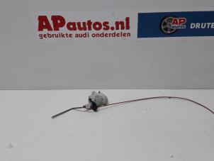 Gebruikte Tankklep Vergrendelingsmotor Audi A4 Avant (B7) 2.0 20V Prijs € 19,99 Margeregeling aangeboden door AP Autos