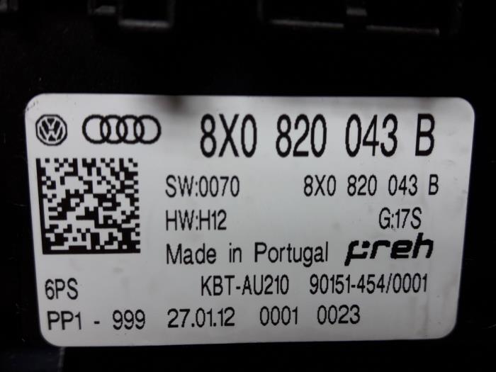 Climatronic Paneel van een Audi A1 Sportback (8XA/8XF) 1.6 TDI 16V 2012
