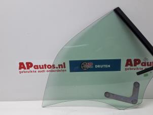 Gebruikte Ruit 2Deurs rechts-achter Audi A3 Cabriolet (8P7) 2.0 TDI 16V Prijs € 45,00 Margeregeling aangeboden door AP Autos