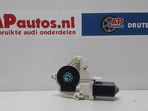 Gebruikte Motor electrisch raam Audi A4 Avant (B8) 2.0 TDI 143 16V Prijs € 25,00 Margeregeling aangeboden door AP Autos