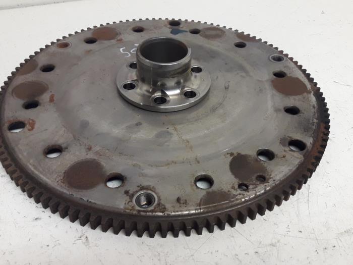 Starterkrans van een Audi A4 Avant (B8) 2.0 TDI 143 16V 2012