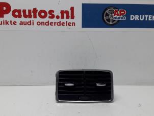 Gebruikte Luchtrooster Dashboard Audi A6 Avant (C6) 2.7 TDI V6 24V Prijs € 19,99 Margeregeling aangeboden door AP Autos