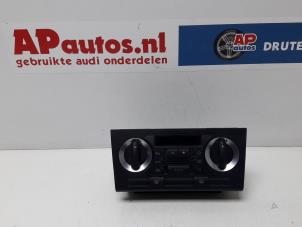 Gebruikte Climatronic Paneel Audi A3 (8P1) 2.0 16V FSI Prijs € 75,00 Margeregeling aangeboden door AP Autos